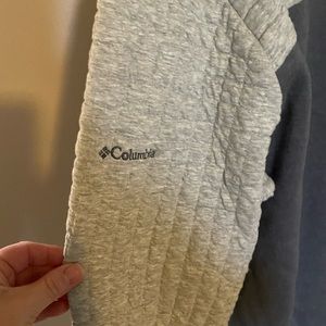Womens Columbia pull over. Excellent condition! Waffle top